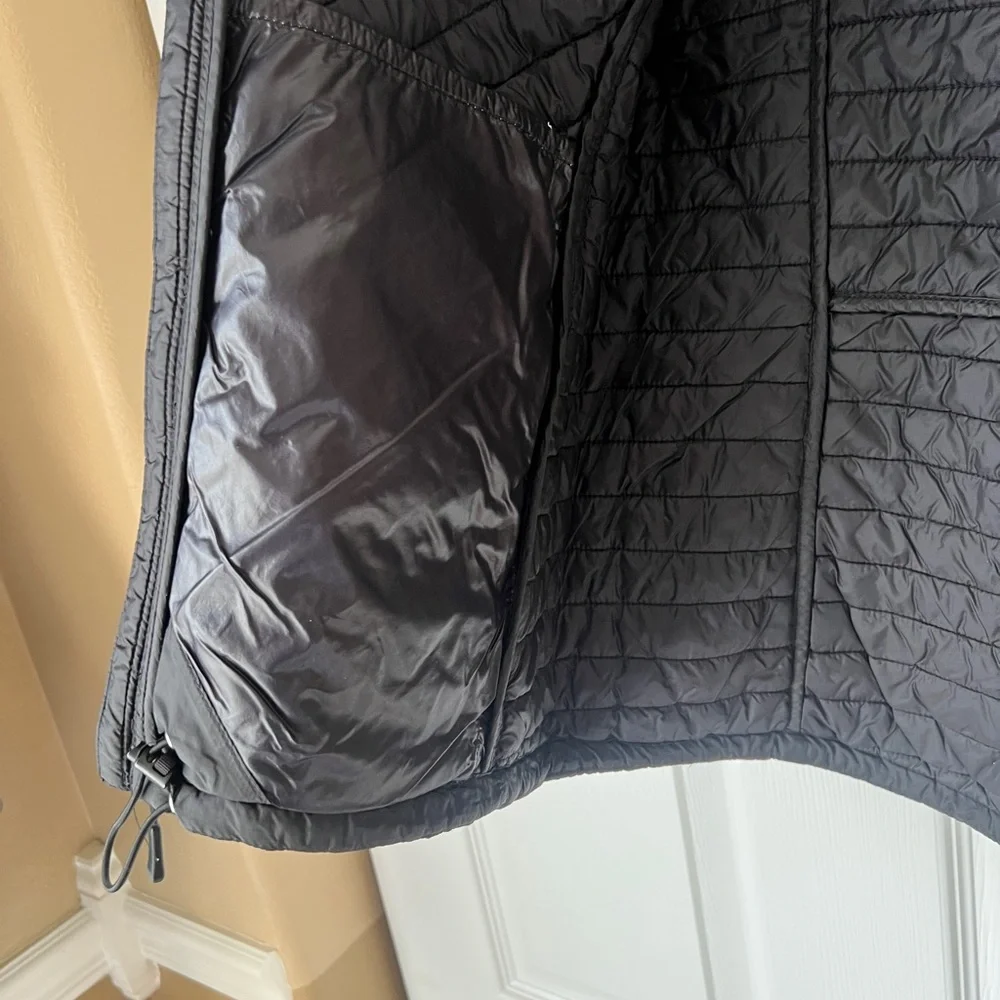 The North Face Women's Black Quilted Vest - LG - Picture 5 of 6